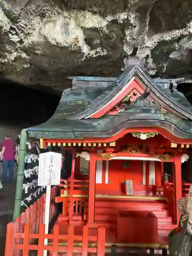 鵜戸神宮の{uncategorized: "未分類", other: "その他", undefined: "問題あり", building: "その他建物", grave: "お墓", sacred_gate: "鳥居", guardian: "狛犬", statue: "像", buddha: "仏像", history: "歴史", nature: "自然", garden: "庭園", animal: "動物", pagoda: "塔", temizu: "手水舎", mountain_gate: "山門・神門", sanctuary: "本殿・本堂", subordinate: "末社・摂社", art: "芸術", scenery: "景色", jizo: "地蔵", ema: "絵馬", goshuin: "御朱印", omikuji: "おみくじ", items: "授与品その他", amulet: "お守り", goshuincho: "御朱印帳", eats: "食事", festival: "お祭り", votive_dance: "神楽", shichigosan: "七五三参", wedding: "結婚式", experience: "体験その他", initially: "初詣", around: "周辺", anti_infection: "感染症対策"}