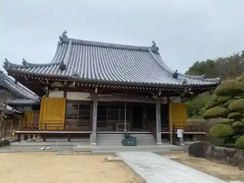 榮福寺の{uncategorized: "未分類", other: "その他", undefined: "問題あり", building: "その他建物", grave: "お墓", sacred_gate: "鳥居", guardian: "狛犬", statue: "像", buddha: "仏像", history: "歴史", nature: "自然", garden: "庭園", animal: "動物", pagoda: "塔", temizu: "手水舎", mountain_gate: "山門・神門", sanctuary: "本殿・本堂", subordinate: "末社・摂社", art: "芸術", scenery: "景色", jizo: "地蔵", ema: "絵馬", goshuin: "御朱印", omikuji: "おみくじ", items: "授与品その他", amulet: "お守り", goshuincho: "御朱印帳", eats: "食事", festival: "お祭り", votive_dance: "神楽", shichigosan: "七五三参", wedding: "結婚式", experience: "体験その他", initially: "初詣", around: "周辺", anti_infection: "感染症対策"}
