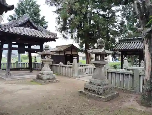 八幡神社の庭園