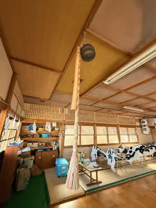 小谷石神社の{uncategorized: "未分類", other: "その他", undefined: "問題あり", building: "その他建物", grave: "お墓", sacred_gate: "鳥居", guardian: "狛犬", statue: "像", buddha: "仏像", history: "歴史", nature: "自然", garden: "庭園", animal: "動物", pagoda: "塔", temizu: "手水舎", mountain_gate: "山門・神門", sanctuary: "本殿・本堂", subordinate: "末社・摂社", art: "芸術", scenery: "景色", jizo: "地蔵", ema: "絵馬", goshuin: "御朱印", omikuji: "おみくじ", items: "授与品その他", amulet: "お守り", goshuincho: "御朱印帳", eats: "食事", festival: "お祭り", votive_dance: "神楽", shichigosan: "七五三参", wedding: "結婚式", experience: "体験その他", initially: "初詣", around: "周辺", anti_infection: "感染症対策"}