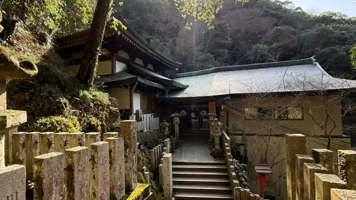 大本山七宝瀧寺の{uncategorized: "未分類", other: "その他", undefined: "問題あり", building: "その他建物", grave: "お墓", sacred_gate: "鳥居", guardian: "狛犬", statue: "像", buddha: "仏像", history: "歴史", nature: "自然", garden: "庭園", animal: "動物", pagoda: "塔", temizu: "手水舎", mountain_gate: "山門・神門", sanctuary: "本殿・本堂", subordinate: "末社・摂社", art: "芸術", scenery: "景色", jizo: "地蔵", ema: "絵馬", goshuin: "御朱印", omikuji: "おみくじ", items: "授与品その他", amulet: "お守り", goshuincho: "御朱印帳", eats: "食事", festival: "お祭り", votive_dance: "神楽", shichigosan: "七五三参", wedding: "結婚式", experience: "体験その他", initially: "初詣", around: "周辺", anti_infection: "感染症対策"}