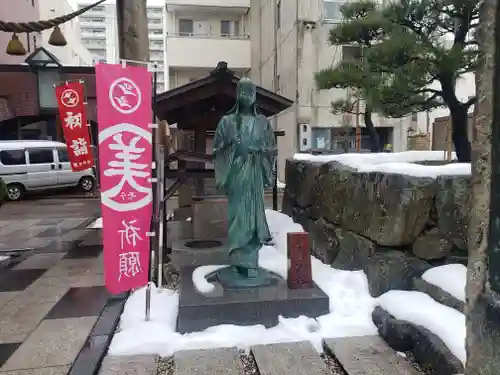 柴田神社の像