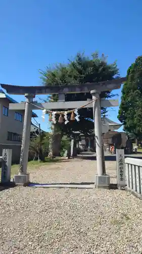 三ツ石神社(岩手県)