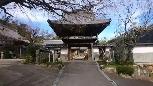 真聖寺の山門