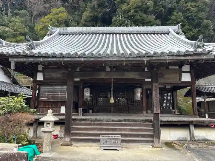 近松寺の{uncategorized: "未分類", other: "その他", undefined: "問題あり", building: "その他建物", grave: "お墓", sacred_gate: "鳥居", guardian: "狛犬", statue: "像", buddha: "仏像", history: "歴史", nature: "自然", garden: "庭園", animal: "動物", pagoda: "塔", temizu: "手水舎", mountain_gate: "山門・神門", sanctuary: "本殿・本堂", subordinate: "末社・摂社", art: "芸術", scenery: "景色", jizo: "地蔵", ema: "絵馬", goshuin: "御朱印", omikuji: "おみくじ", items: "授与品その他", amulet: "お守り", goshuincho: "御朱印帳", eats: "食事", festival: "お祭り", votive_dance: "神楽", shichigosan: "七五三参", wedding: "結婚式", experience: "体験その他", initially: "初詣", around: "周辺", anti_infection: "感染症対策"}