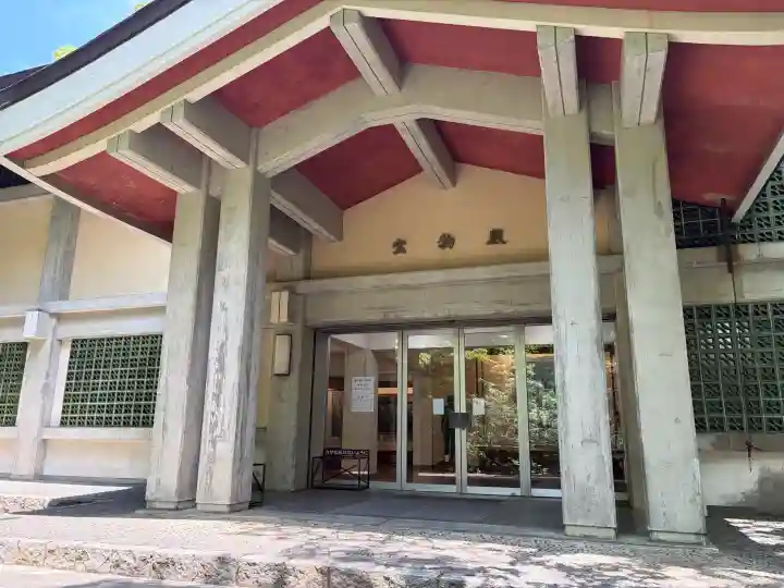 彌彦神社の{uncategorized: "未分類", other: "その他", undefined: "問題あり", building: "その他建物", grave: "お墓", sacred_gate: "鳥居", guardian: "狛犬", statue: "像", buddha: "仏像", history: "歴史", nature: "自然", garden: "庭園", animal: "動物", pagoda: "塔", temizu: "手水舎", mountain_gate: "山門・神門", sanctuary: "本殿・本堂", subordinate: "末社・摂社", art: "芸術", scenery: "景色", jizo: "地蔵", ema: "絵馬", goshuin: "御朱印", omikuji: "おみくじ", items: "授与品その他", amulet: "お守り", goshuincho: "御朱印帳", eats: "食事", festival: "お祭り", votive_dance: "神楽", shichigosan: "七五三参", wedding: "結婚式", experience: "体験その他", initially: "初詣", around: "周辺", anti_infection: "感染症対策"}