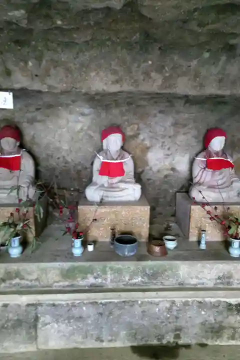 穴弘法(古城山遍照閣)(岐阜県)