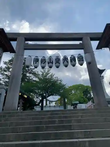 伊勢山皇大神宮の鳥居