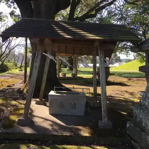 綾護国神社の手水