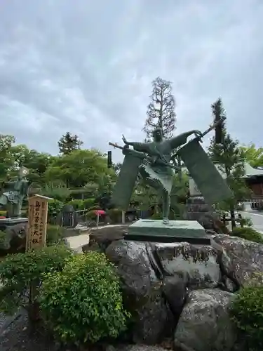 大井神社の像