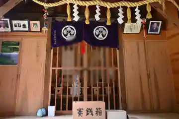 郡殿の池弁財天社の本殿・本堂