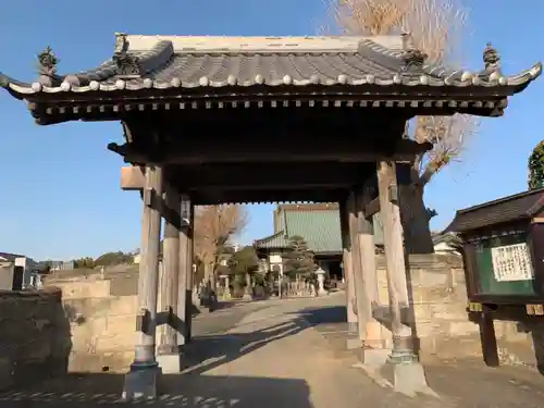 湊済寺の山門