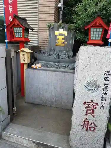 十番稲荷神社の像