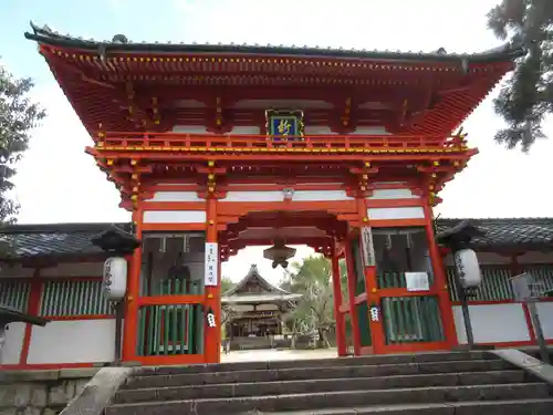 新日吉神宮の山門・神門