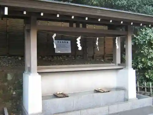 神明社の手水舎