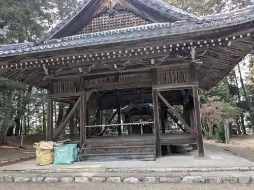 白鳥神社の{uncategorized: "未分類", other: "その他", undefined: "問題あり", building: "その他建物", grave: "お墓", sacred_gate: "鳥居", guardian: "狛犬", statue: "像", buddha: "仏像", history: "歴史", nature: "自然", garden: "庭園", animal: "動物", pagoda: "塔", temizu: "手水舎", mountain_gate: "山門・神門", sanctuary: "本殿・本堂", subordinate: "末社・摂社", art: "芸術", scenery: "景色", jizo: "地蔵", ema: "絵馬", goshuin: "御朱印", omikuji: "おみくじ", items: "授与品その他", amulet: "お守り", goshuincho: "御朱印帳", eats: "食事", festival: "お祭り", votive_dance: "神楽", shichigosan: "七五三参", wedding: "結婚式", experience: "体験その他", initially: "初詣", around: "周辺", anti_infection: "感染症対策"}