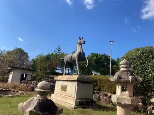 神戸神社の像