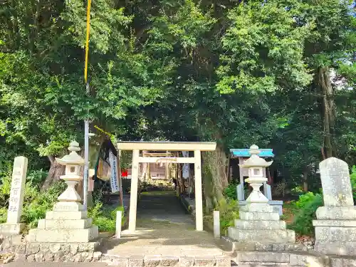 柚井宇賀神社の鳥居