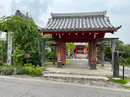 三光寺（三光寺松鷹坊）の山門