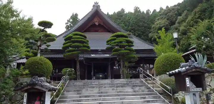 瑠璃光寺の本殿・本堂
