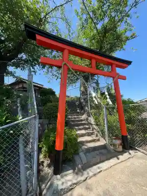 大町稲荷神社の{uncategorized: "未分類", other: "その他", undefined: "問題あり", building: "その他建物", grave: "お墓", sacred_gate: "鳥居", guardian: "狛犬", statue: "像", buddha: "仏像", history: "歴史", nature: "自然", garden: "庭園", animal: "動物", pagoda: "塔", temizu: "手水舎", mountain_gate: "山門・神門", sanctuary: "本殿・本堂", subordinate: "末社・摂社", art: "芸術", scenery: "景色", jizo: "地蔵", ema: "絵馬", goshuin: "御朱印", omikuji: "おみくじ", items: "授与品その他", amulet: "お守り", goshuincho: "御朱印帳", eats: "食事", festival: "お祭り", votive_dance: "神楽", shichigosan: "七五三参", wedding: "結婚式", experience: "体験その他", initially: "初詣", around: "周辺", anti_infection: "感染症対策"}