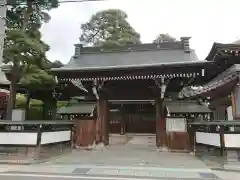 願生寺の山門