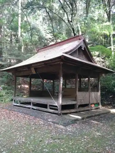 諏訪神社の{uncategorized: "未分類", other: "その他", undefined: "問題あり", building: "その他建物", grave: "お墓", sacred_gate: "鳥居", guardian: "狛犬", statue: "像", buddha: "仏像", history: "歴史", nature: "自然", garden: "庭園", animal: "動物", pagoda: "塔", temizu: "手水舎", mountain_gate: "山門・神門", sanctuary: "本殿・本堂", subordinate: "末社・摂社", art: "芸術", scenery: "景色", jizo: "地蔵", ema: "絵馬", goshuin: "御朱印", omikuji: "おみくじ", items: "授与品その他", amulet: "お守り", goshuincho: "御朱印帳", eats: "食事", festival: "お祭り", votive_dance: "神楽", shichigosan: "七五三参", wedding: "結婚式", experience: "体験その他", initially: "初詣", around: "周辺", anti_infection: "感染症対策"}