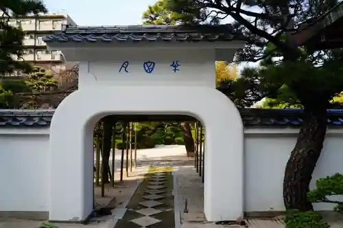 千眼寺の山門・神門
