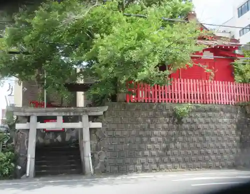 御殿稲荷神社の鳥居