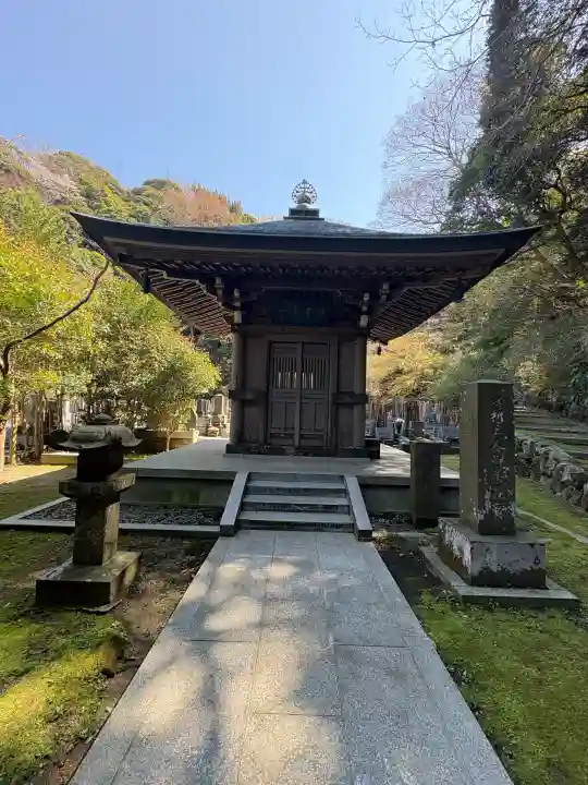 安國論寺(安国論寺)の{uncategorized: "未分類", other: "その他", undefined: "問題あり", building: "その他建物", grave: "お墓", sacred_gate: "鳥居", guardian: "狛犬", statue: "像", buddha: "仏像", history: "歴史", nature: "自然", garden: "庭園", animal: "動物", pagoda: "塔", temizu: "手水舎", mountain_gate: "山門・神門", sanctuary: "本殿・本堂", subordinate: "末社・摂社", art: "芸術", scenery: "景色", jizo: "地蔵", ema: "絵馬", goshuin: "御朱印", omikuji: "おみくじ", items: "授与品その他", amulet: "お守り", goshuincho: "御朱印帳", eats: "食事", festival: "お祭り", votive_dance: "神楽", shichigosan: "七五三参", wedding: "結婚式", experience: "体験その他", initially: "初詣", around: "周辺", anti_infection: "感染症対策"}
