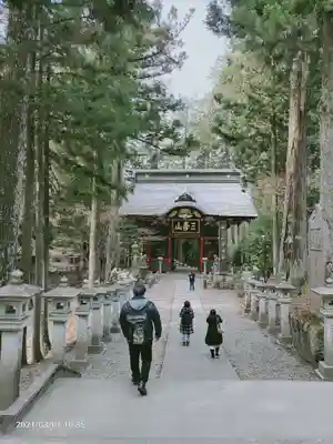 三峯神社の山門・神門