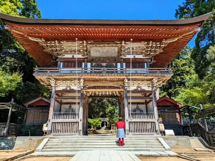 三国神社の山門