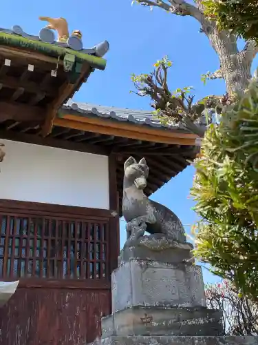 稲荷神社の{uncategorized: "未分類", other: "その他", undefined: "問題あり", building: "その他建物", grave: "お墓", sacred_gate: "鳥居", guardian: "狛犬", statue: "像", buddha: "仏像", history: "歴史", nature: "自然", garden: "庭園", animal: "動物", pagoda: "塔", temizu: "手水舎", mountain_gate: "山門・神門", sanctuary: "本殿・本堂", subordinate: "末社・摂社", art: "芸術", scenery: "景色", jizo: "地蔵", ema: "絵馬", goshuin: "御朱印", omikuji: "おみくじ", items: "授与品その他", amulet: "お守り", goshuincho: "御朱印帳", eats: "食事", festival: "お祭り", votive_dance: "神楽", shichigosan: "七五三参", wedding: "結婚式", experience: "体験その他", initially: "初詣", around: "周辺", anti_infection: "感染症対策"}