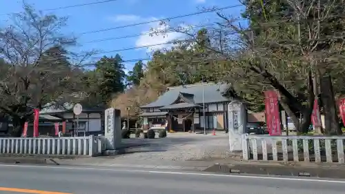 結城諏訪神社の{uncategorized: "未分類", other: "その他", undefined: "問題あり", building: "その他建物", grave: "お墓", sacred_gate: "鳥居", guardian: "狛犬", statue: "像", buddha: "仏像", history: "歴史", nature: "自然", garden: "庭園", animal: "動物", pagoda: "塔", temizu: "手水舎", mountain_gate: "山門・神門", sanctuary: "本殿・本堂", subordinate: "末社・摂社", art: "芸術", scenery: "景色", jizo: "地蔵", ema: "絵馬", goshuin: "御朱印", omikuji: "おみくじ", items: "授与品その他", amulet: "お守り", goshuincho: "御朱印帳", eats: "食事", festival: "お祭り", votive_dance: "神楽", shichigosan: "七五三参", wedding: "結婚式", experience: "体験その他", initially: "初詣", around: "周辺", anti_infection: "感染症対策"}