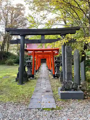 与次郎稲荷神社の鳥居