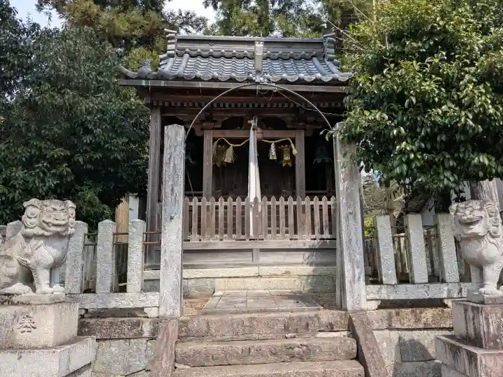 八幡神社の{uncategorized: "未分類", other: "その他", undefined: "問題あり", building: "その他建物", grave: "お墓", sacred_gate: "鳥居", guardian: "狛犬", statue: "像", buddha: "仏像", history: "歴史", nature: "自然", garden: "庭園", animal: "動物", pagoda: "塔", temizu: "手水舎", mountain_gate: "山門・神門", sanctuary: "本殿・本堂", subordinate: "末社・摂社", art: "芸術", scenery: "景色", jizo: "地蔵", ema: "絵馬", goshuin: "御朱印", omikuji: "おみくじ", items: "授与品その他", amulet: "お守り", goshuincho: "御朱印帳", eats: "食事", festival: "お祭り", votive_dance: "神楽", shichigosan: "七五三参", wedding: "結婚式", experience: "体験その他", initially: "初詣", around: "周辺", anti_infection: "感染症対策"}