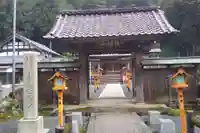 掟光寺の山門・神門
