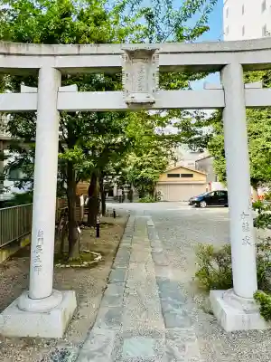 被官稲荷神社の{uncategorized: "未分類", other: "その他", undefined: "問題あり", building: "その他建物", grave: "お墓", sacred_gate: "鳥居", guardian: "狛犬", statue: "像", buddha: "仏像", history: "歴史", nature: "自然", garden: "庭園", animal: "動物", pagoda: "塔", temizu: "手水舎", mountain_gate: "山門・神門", sanctuary: "本殿・本堂", subordinate: "末社・摂社", art: "芸術", scenery: "景色", jizo: "地蔵", ema: "絵馬", goshuin: "御朱印", omikuji: "おみくじ", items: "授与品その他", amulet: "お守り", goshuincho: "御朱印帳", eats: "食事", festival: "お祭り", votive_dance: "神楽", shichigosan: "七五三参", wedding: "結婚式", experience: "体験その他", initially: "初詣", around: "周辺", anti_infection: "感染症対策"}