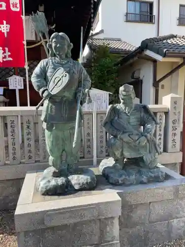 三石神社の像