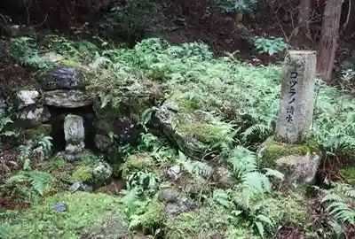 コツラノ清水の不動明王のその他建物