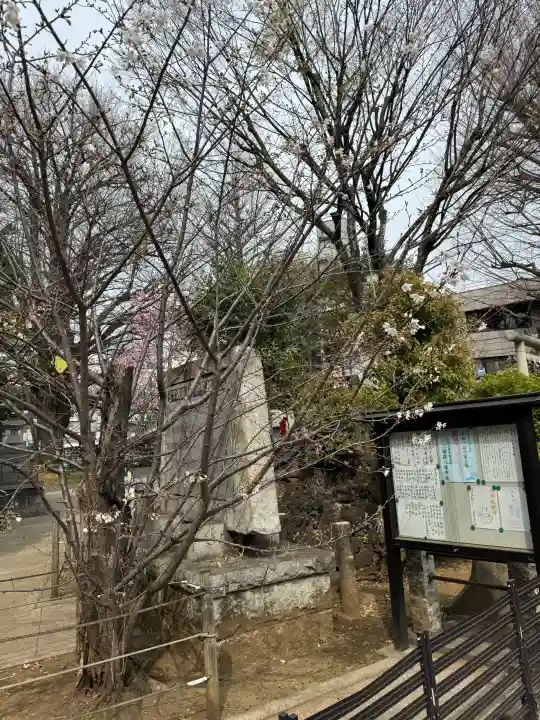 鳩森八幡神社の{uncategorized: "未分類", other: "その他", undefined: "問題あり", building: "その他建物", grave: "お墓", sacred_gate: "鳥居", guardian: "狛犬", statue: "像", buddha: "仏像", history: "歴史", nature: "自然", garden: "庭園", animal: "動物", pagoda: "塔", temizu: "手水舎", mountain_gate: "山門・神門", sanctuary: "本殿・本堂", subordinate: "末社・摂社", art: "芸術", scenery: "景色", jizo: "地蔵", ema: "絵馬", goshuin: "御朱印", omikuji: "おみくじ", items: "授与品その他", amulet: "お守り", goshuincho: "御朱印帳", eats: "食事", festival: "お祭り", votive_dance: "神楽", shichigosan: "七五三参", wedding: "結婚式", experience: "体験その他", initially: "初詣", around: "周辺", anti_infection: "感染症対策"}