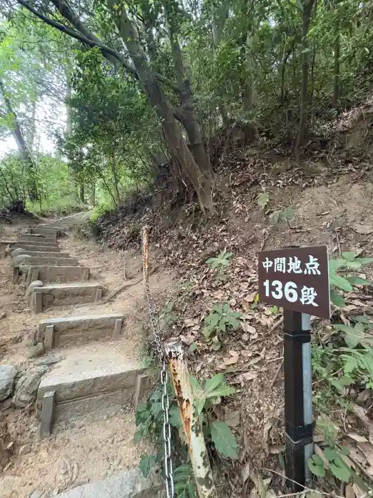 事任八幡宮の{uncategorized: "未分類", other: "その他", undefined: "問題あり", building: "その他建物", grave: "お墓", sacred_gate: "鳥居", guardian: "狛犬", statue: "像", buddha: "仏像", history: "歴史", nature: "自然", garden: "庭園", animal: "動物", pagoda: "塔", temizu: "手水舎", mountain_gate: "山門・神門", sanctuary: "本殿・本堂", subordinate: "末社・摂社", art: "芸術", scenery: "景色", jizo: "地蔵", ema: "絵馬", goshuin: "御朱印", omikuji: "おみくじ", items: "授与品その他", amulet: "お守り", goshuincho: "御朱印帳", eats: "食事", festival: "お祭り", votive_dance: "神楽", shichigosan: "七五三参", wedding: "結婚式", experience: "体験その他", initially: "初詣", around: "周辺", anti_infection: "感染症対策"}