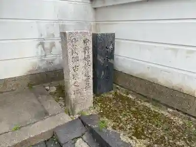 高林寺の{uncategorized: "未分類", other: "その他", undefined: "問題あり", building: "その他建物", grave: "お墓", sacred_gate: "鳥居", guardian: "狛犬", statue: "像", buddha: "仏像", history: "歴史", nature: "自然", garden: "庭園", animal: "動物", pagoda: "塔", temizu: "手水舎", mountain_gate: "山門・神門", sanctuary: "本殿・本堂", subordinate: "末社・摂社", art: "芸術", scenery: "景色", jizo: "地蔵", ema: "絵馬", goshuin: "御朱印", omikuji: "おみくじ", items: "授与品その他", amulet: "お守り", goshuincho: "御朱印帳", eats: "食事", festival: "お祭り", votive_dance: "神楽", shichigosan: "七五三参", wedding: "結婚式", experience: "体験その他", initially: "初詣", around: "周辺", anti_infection: "感染症対策"}