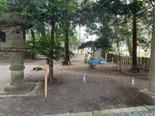 平群神社の{uncategorized: "未分類", other: "その他", undefined: "問題あり", building: "その他建物", grave: "お墓", sacred_gate: "鳥居", guardian: "狛犬", statue: "像", buddha: "仏像", history: "歴史", nature: "自然", garden: "庭園", animal: "動物", pagoda: "塔", temizu: "手水舎", mountain_gate: "山門・神門", sanctuary: "本殿・本堂", subordinate: "末社・摂社", art: "芸術", scenery: "景色", jizo: "地蔵", ema: "絵馬", goshuin: "御朱印", omikuji: "おみくじ", items: "授与品その他", amulet: "お守り", goshuincho: "御朱印帳", eats: "食事", festival: "お祭り", votive_dance: "神楽", shichigosan: "七五三参", wedding: "結婚式", experience: "体験その他", initially: "初詣", around: "周辺", anti_infection: "感染症対策"}