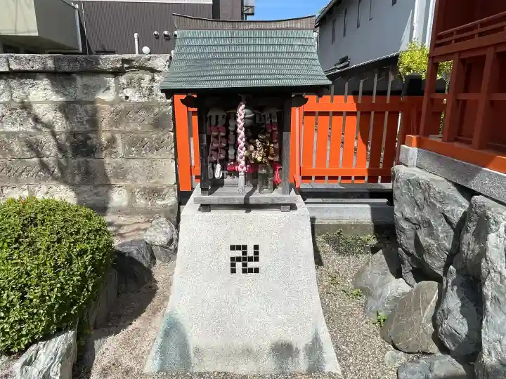 慈眼院の{uncategorized: "未分類", other: "その他", undefined: "問題あり", building: "その他建物", grave: "お墓", sacred_gate: "鳥居", guardian: "狛犬", statue: "像", buddha: "仏像", history: "歴史", nature: "自然", garden: "庭園", animal: "動物", pagoda: "塔", temizu: "手水舎", mountain_gate: "山門・神門", sanctuary: "本殿・本堂", subordinate: "末社・摂社", art: "芸術", scenery: "景色", jizo: "地蔵", ema: "絵馬", goshuin: "御朱印", omikuji: "おみくじ", items: "授与品その他", amulet: "お守り", goshuincho: "御朱印帳", eats: "食事", festival: "お祭り", votive_dance: "神楽", shichigosan: "七五三参", wedding: "結婚式", experience: "体験その他", initially: "初詣", around: "周辺", anti_infection: "感染症対策"}