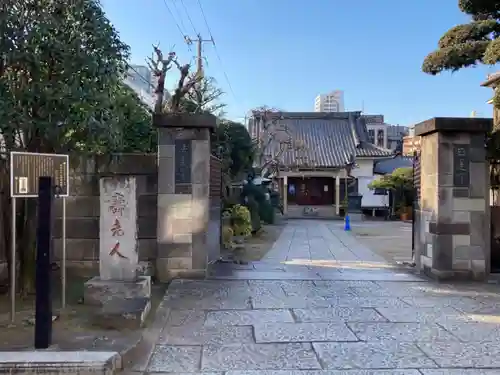 法善寺の山門