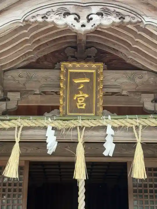 鏡神社の{uncategorized: "未分類", other: "その他", undefined: "問題あり", building: "その他建物", grave: "お墓", sacred_gate: "鳥居", guardian: "狛犬", statue: "像", buddha: "仏像", history: "歴史", nature: "自然", garden: "庭園", animal: "動物", pagoda: "塔", temizu: "手水舎", mountain_gate: "山門・神門", sanctuary: "本殿・本堂", subordinate: "末社・摂社", art: "芸術", scenery: "景色", jizo: "地蔵", ema: "絵馬", goshuin: "御朱印", omikuji: "おみくじ", items: "授与品その他", amulet: "お守り", goshuincho: "御朱印帳", eats: "食事", festival: "お祭り", votive_dance: "神楽", shichigosan: "七五三参", wedding: "結婚式", experience: "体験その他", initially: "初詣", around: "周辺", anti_infection: "感染症対策"}