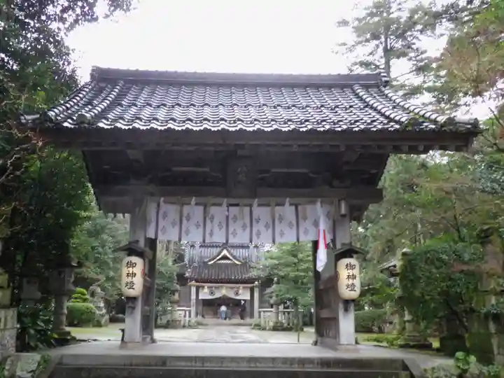 倉田八幡宮の山門・神門