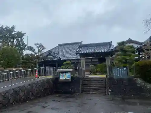 光明寺の{uncategorized: "未分類", other: "その他", undefined: "問題あり", building: "その他建物", grave: "お墓", sacred_gate: "鳥居", guardian: "狛犬", statue: "像", buddha: "仏像", history: "歴史", nature: "自然", garden: "庭園", animal: "動物", pagoda: "塔", temizu: "手水舎", mountain_gate: "山門・神門", sanctuary: "本殿・本堂", subordinate: "末社・摂社", art: "芸術", scenery: "景色", jizo: "地蔵", ema: "絵馬", goshuin: "御朱印", omikuji: "おみくじ", items: "授与品その他", amulet: "お守り", goshuincho: "御朱印帳", eats: "食事", festival: "お祭り", votive_dance: "神楽", shichigosan: "七五三参", wedding: "結婚式", experience: "体験その他", initially: "初詣", around: "周辺", anti_infection: "感染症対策"}