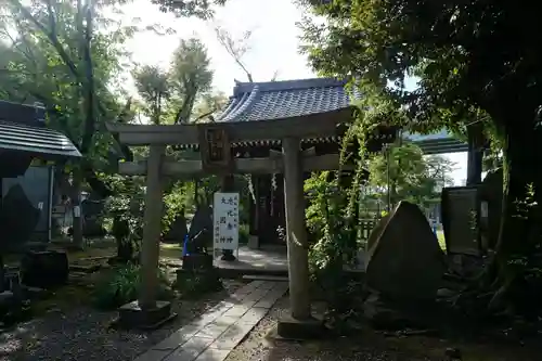 三囲神社の鳥居